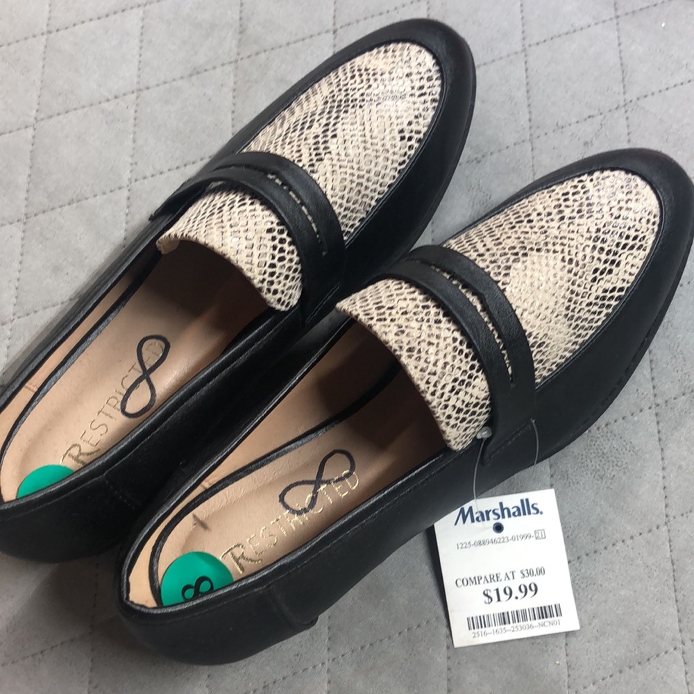 COPY - Ladie’s Restricted Loafer